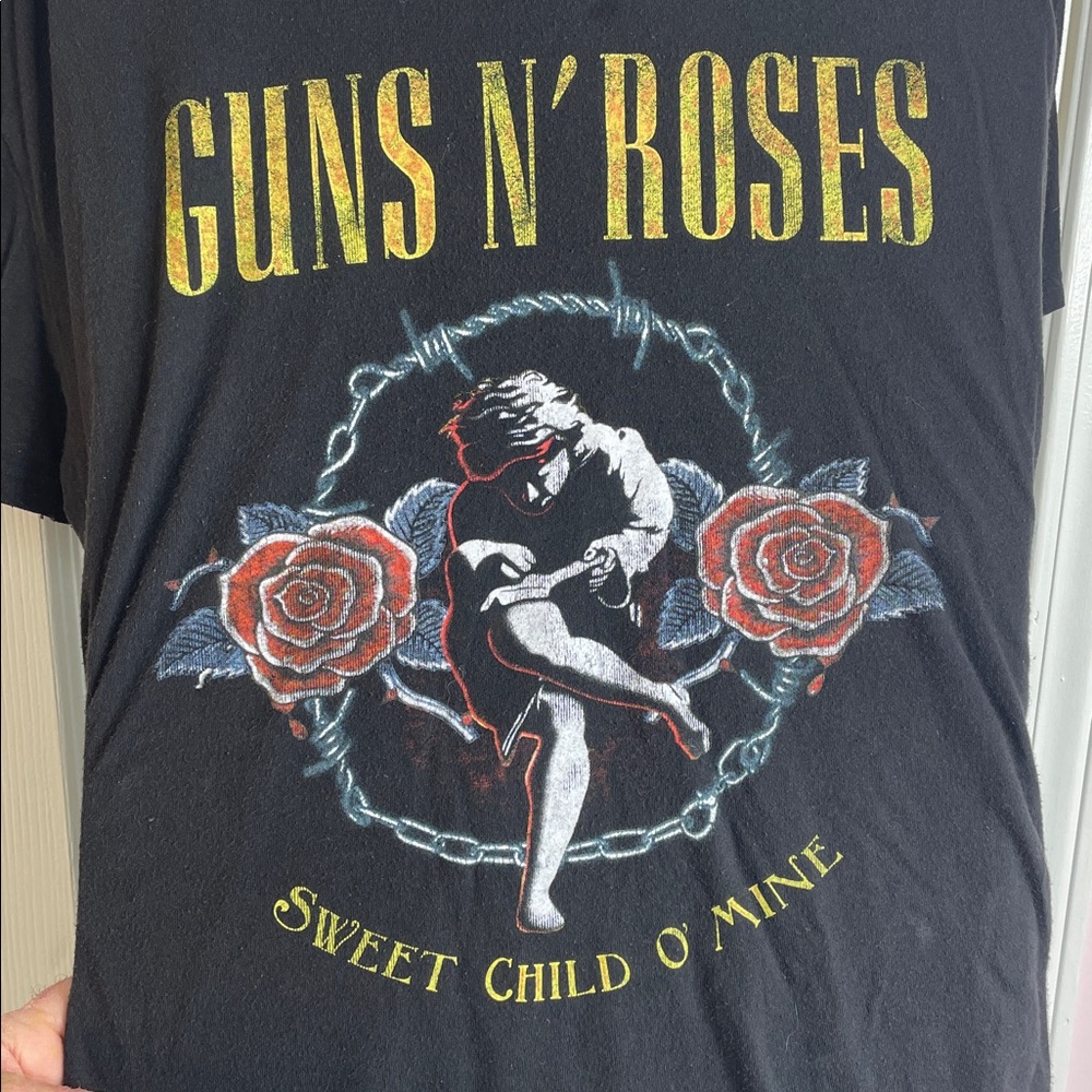 Guns N' Roses Black Graphic T-Shirt…Sweet child of mine!!nice tee